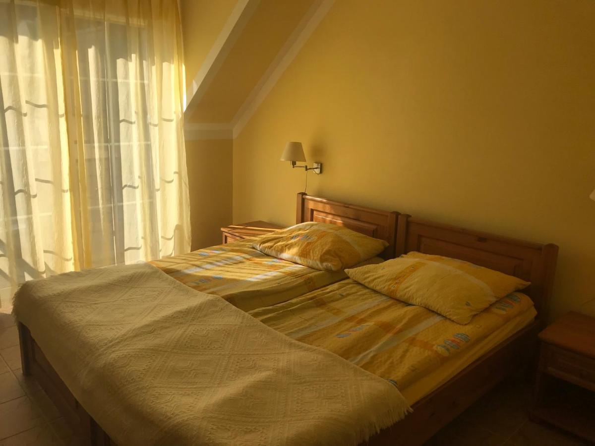Pod Delfinem Rewal Apartment Екстериор снимка
