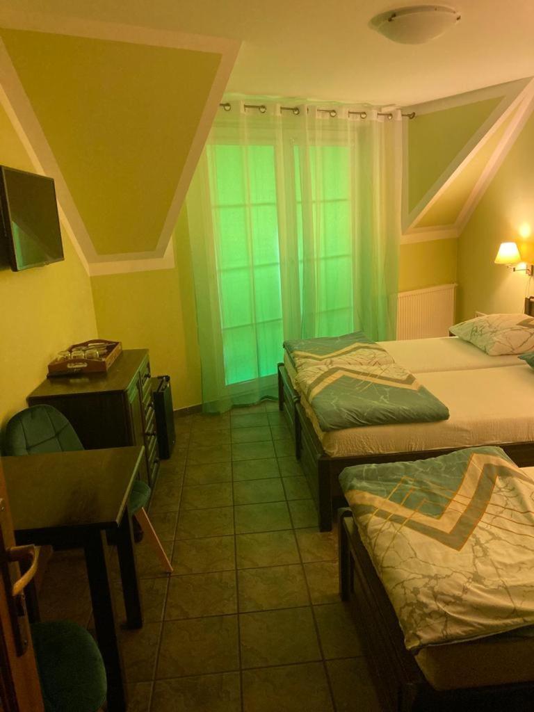 Pod Delfinem Rewal Apartment Екстериор снимка