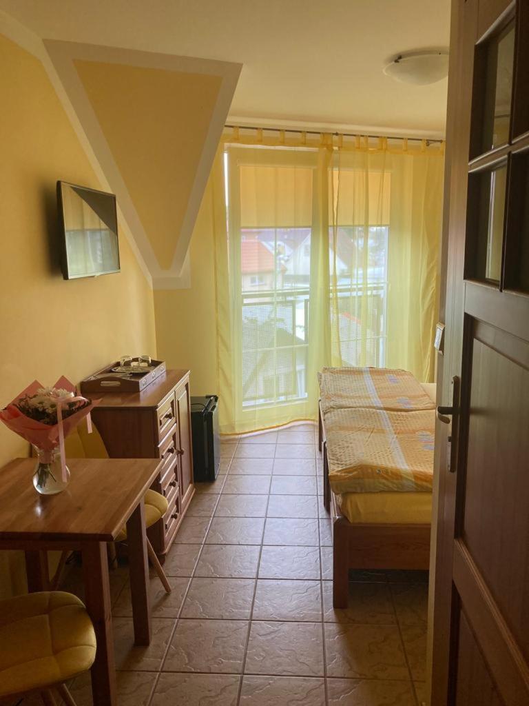 Pod Delfinem Rewal Apartment Екстериор снимка