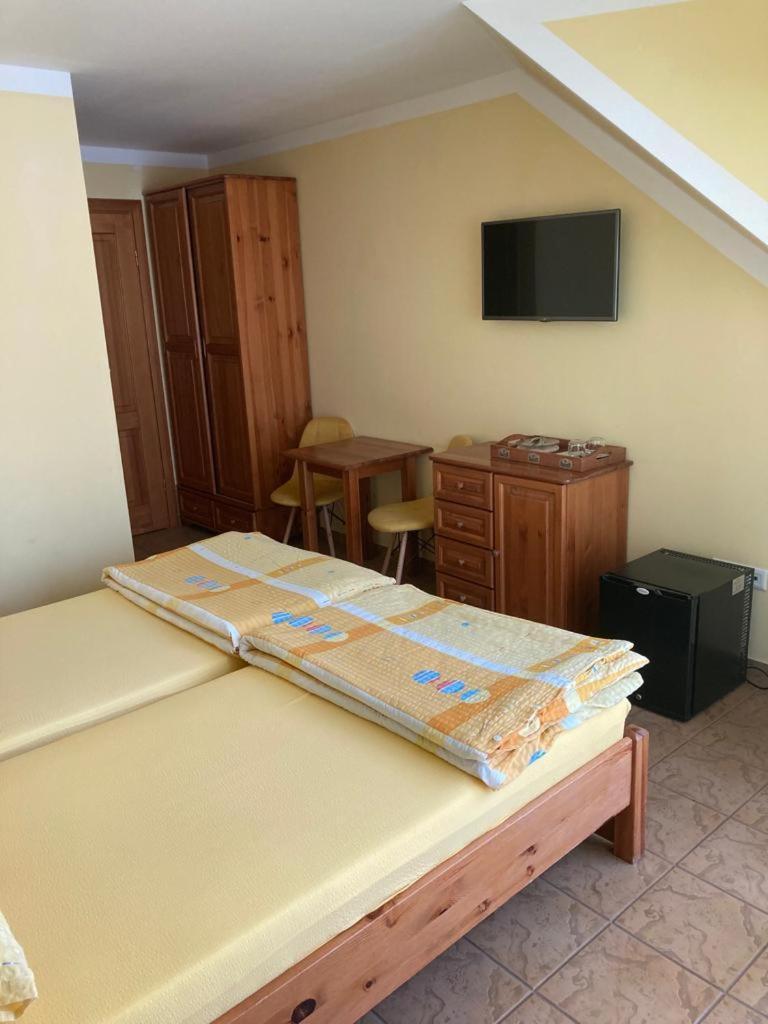 Pod Delfinem Rewal Apartment Екстериор снимка